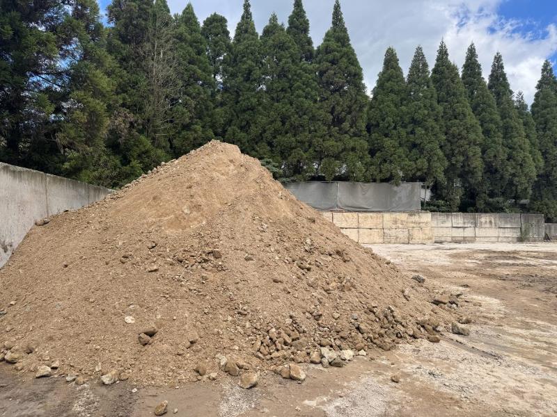 改良土の山
