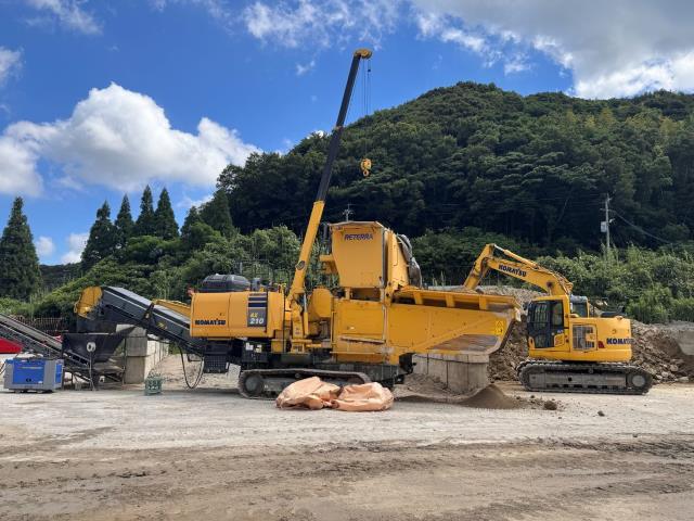 BZ210-3 で建設汚泥を改良しているところ